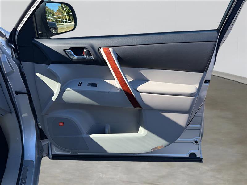 Used 2013 Toyota Highlander Limited image 33