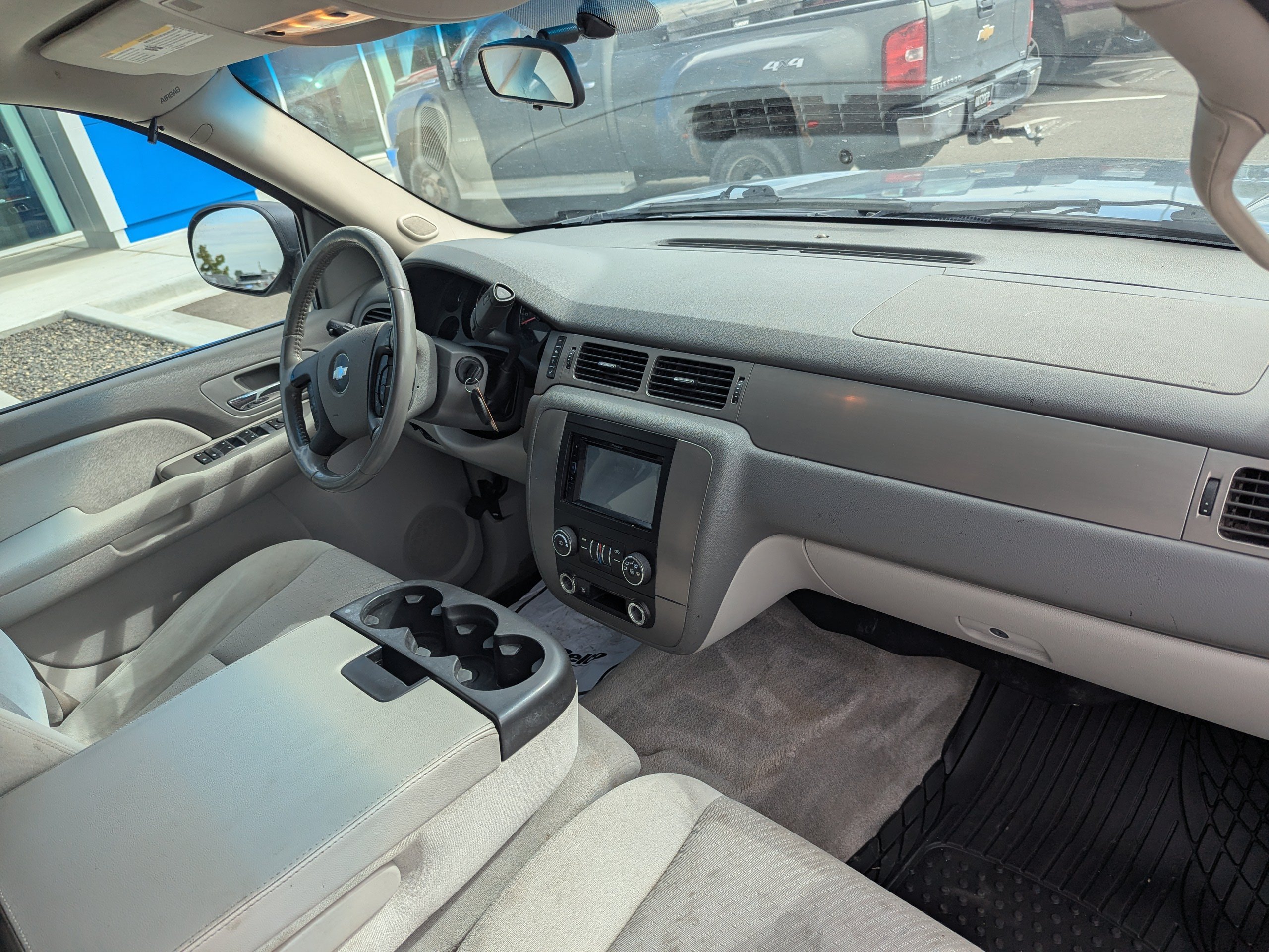 Used 2009 Chevrolet Suburban 2500 LS w/ Skid Plate Package AWD/4WD image 38