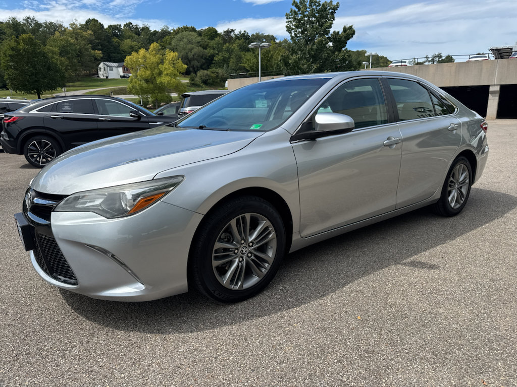Used 2016 Toyota Camry SE FWD image 2