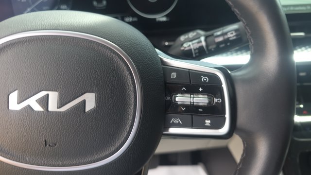 Used 2024 Kia Carnival SX Prestige FWD image 23