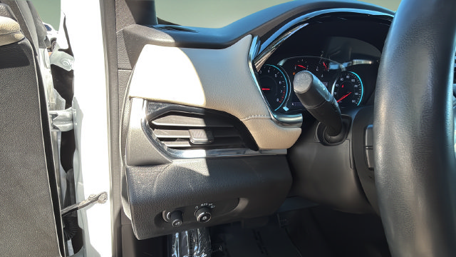 Used 2023 Chevrolet Traverse LT w/ LT Premium Package FWD image 22