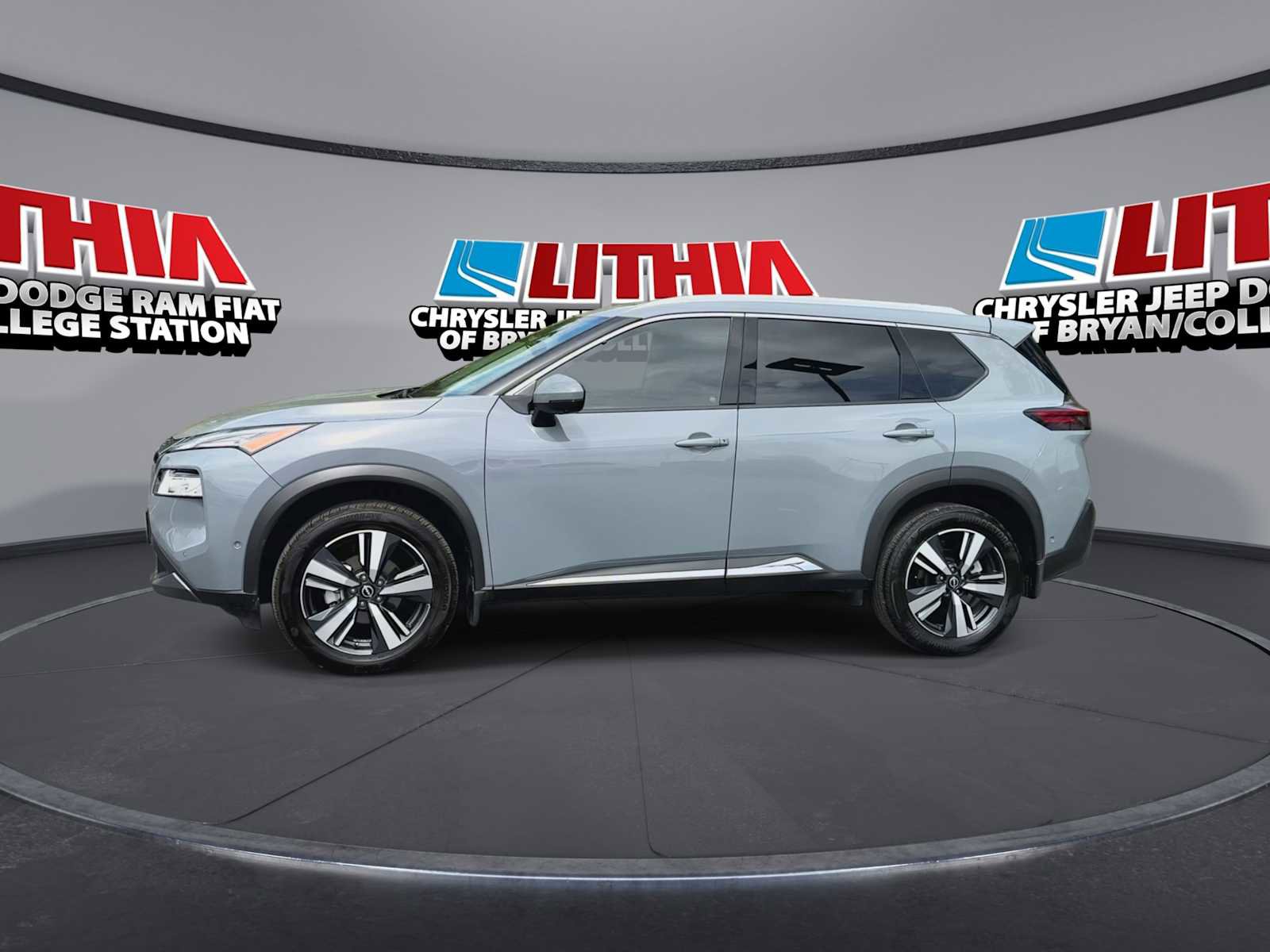 Used 2023 Nissan Rogue SL w/ SL Premium Package image 4