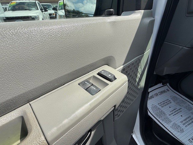 Used 2014 Ford E-150 and Econoline 150 w/ Power Group image 19