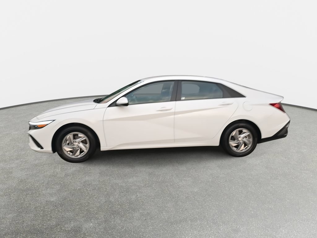 Certified 2026 Hyundai Elantra SE FWD image 8