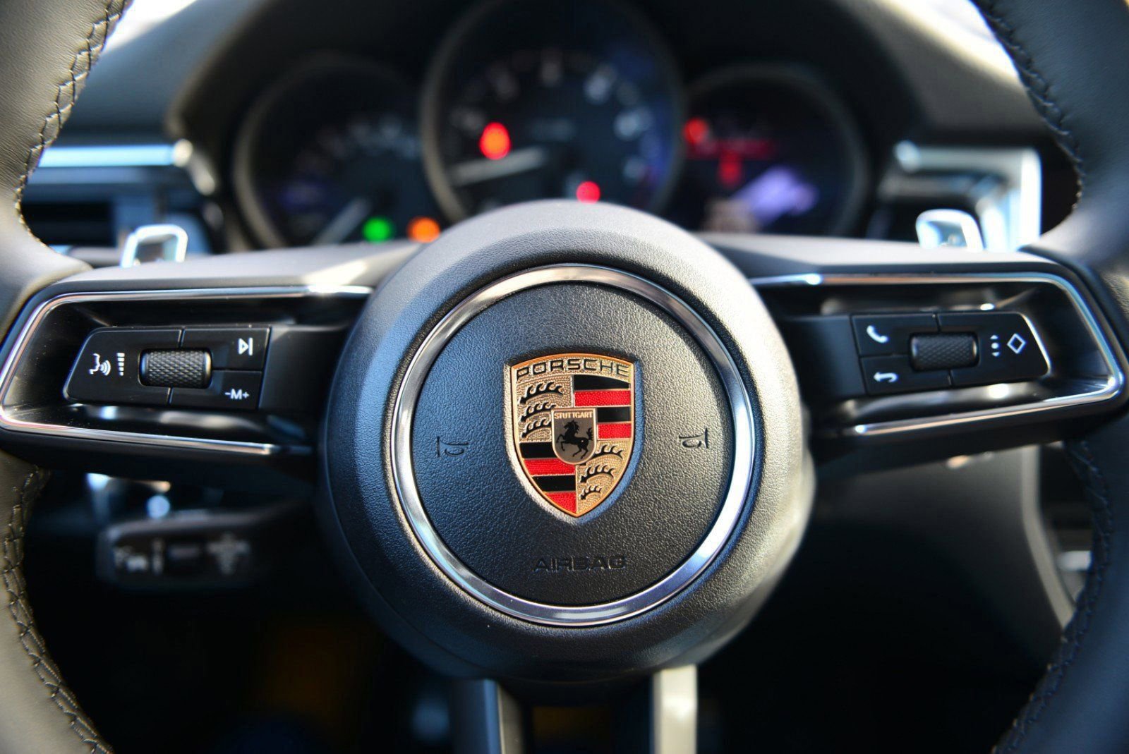 Used 2025 Porsche Macan image 34