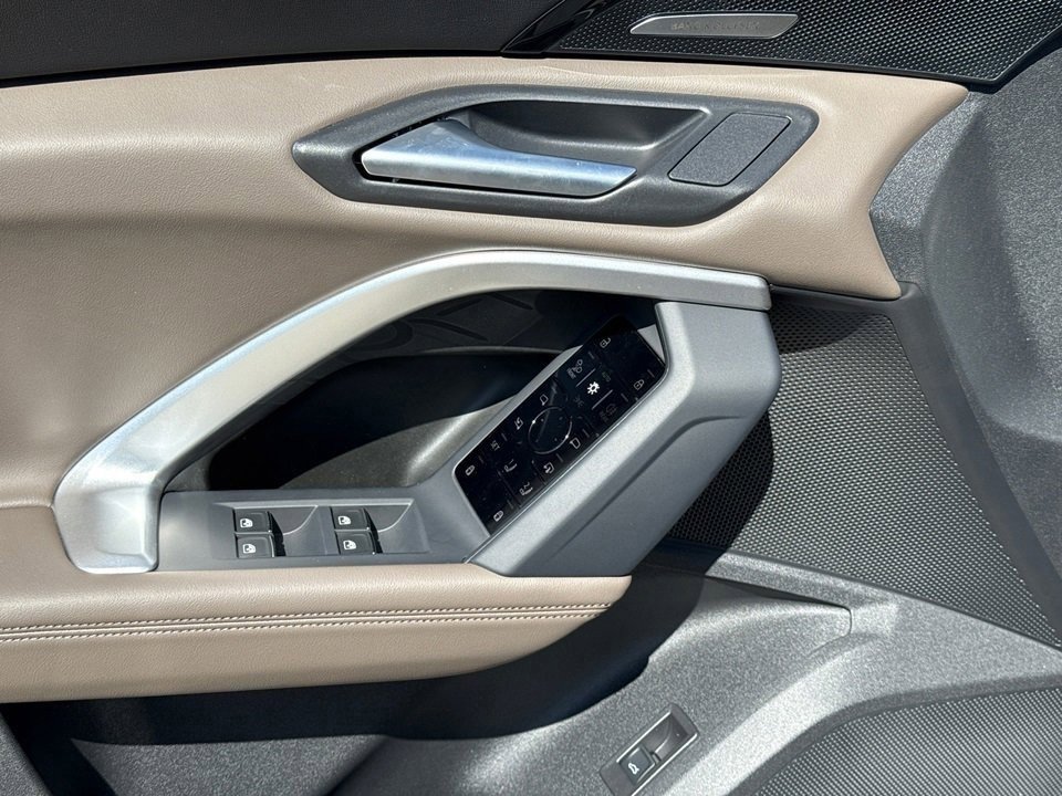 Certified 2025 Audi Q5 2.0T Premium Plus w/ Premium Plus image 17