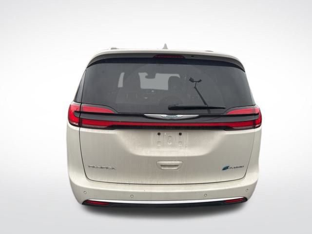 Used 2021 Chrysler Pacifica Pinnacle image 4