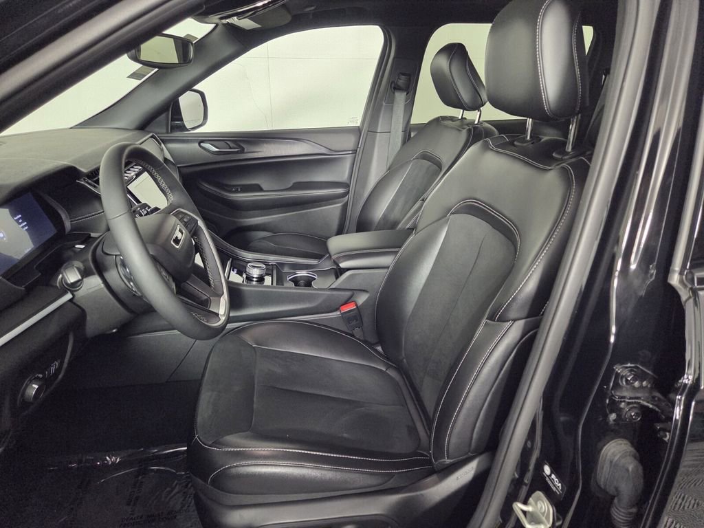 Certified 2024 Jeep Grand Cherokee Altitude image 11