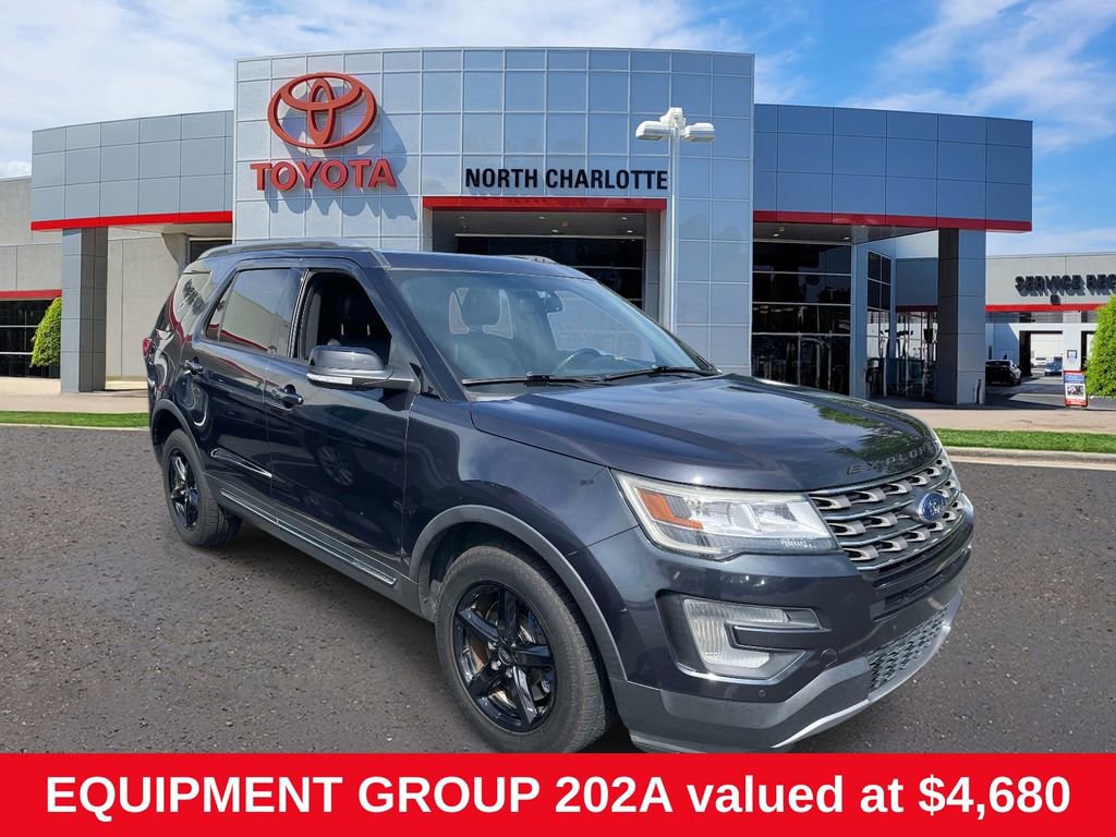 Used 2017 Ford Explorer XLT w/ Equipment Group 202A image 1