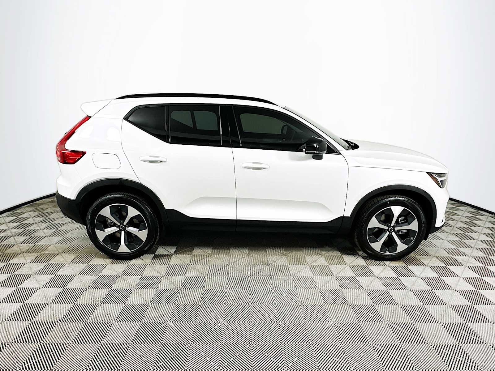 New 2026 Volvo XC40 B5 Plus w/ Protection Package Premier AWD/4WD image 8