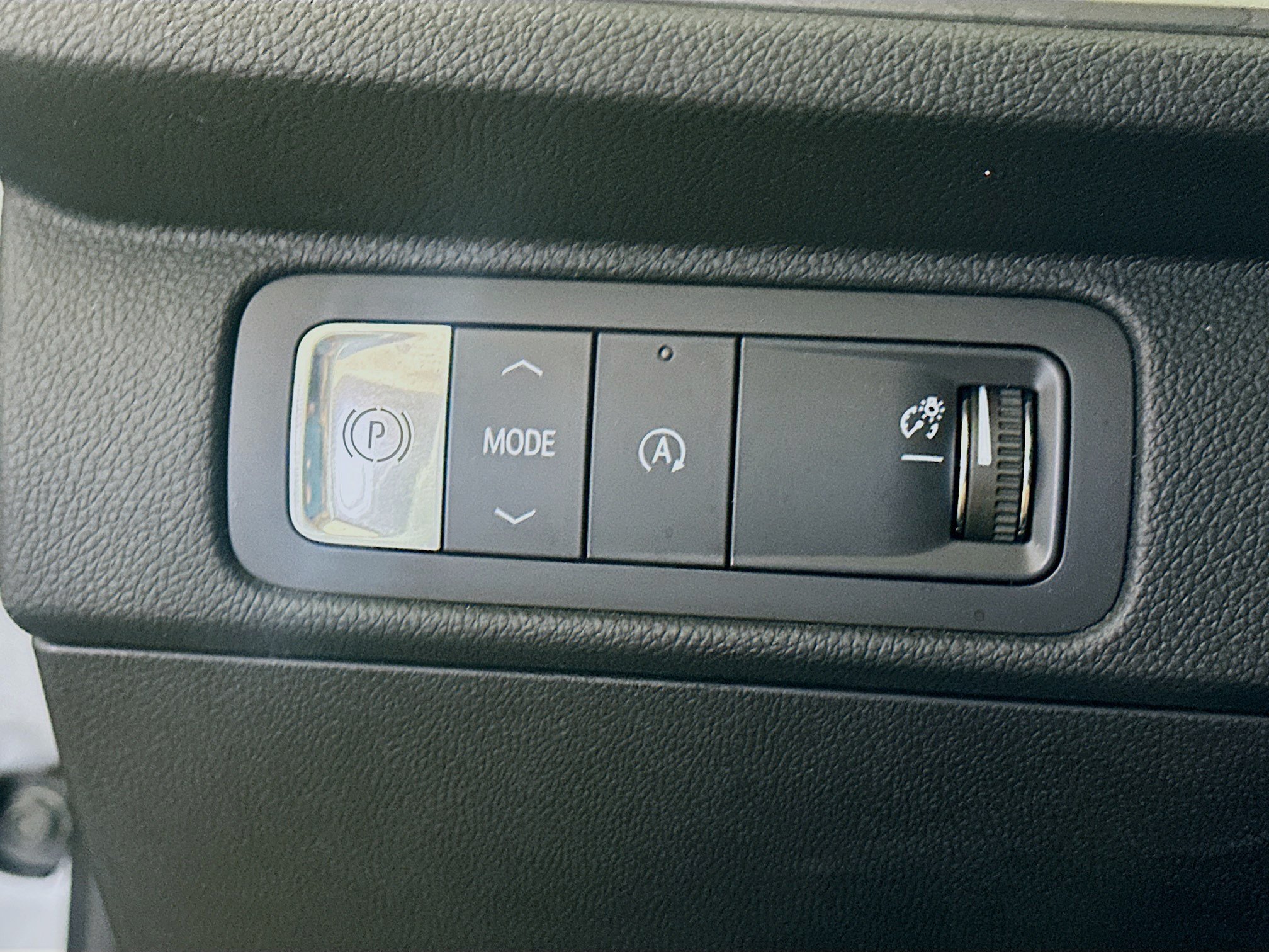 Used 2025 Chevrolet Traverse LT FWD image 17
