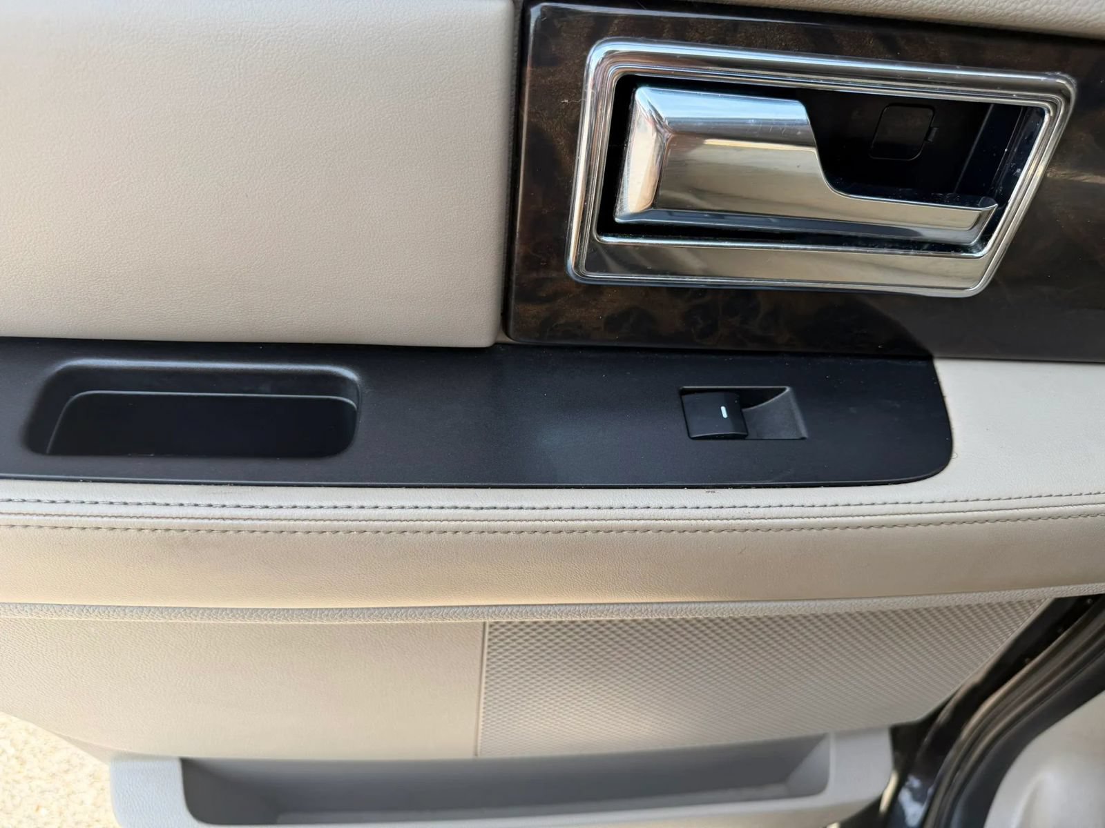 Used 2015 Lincoln Navigator 4WD image 17