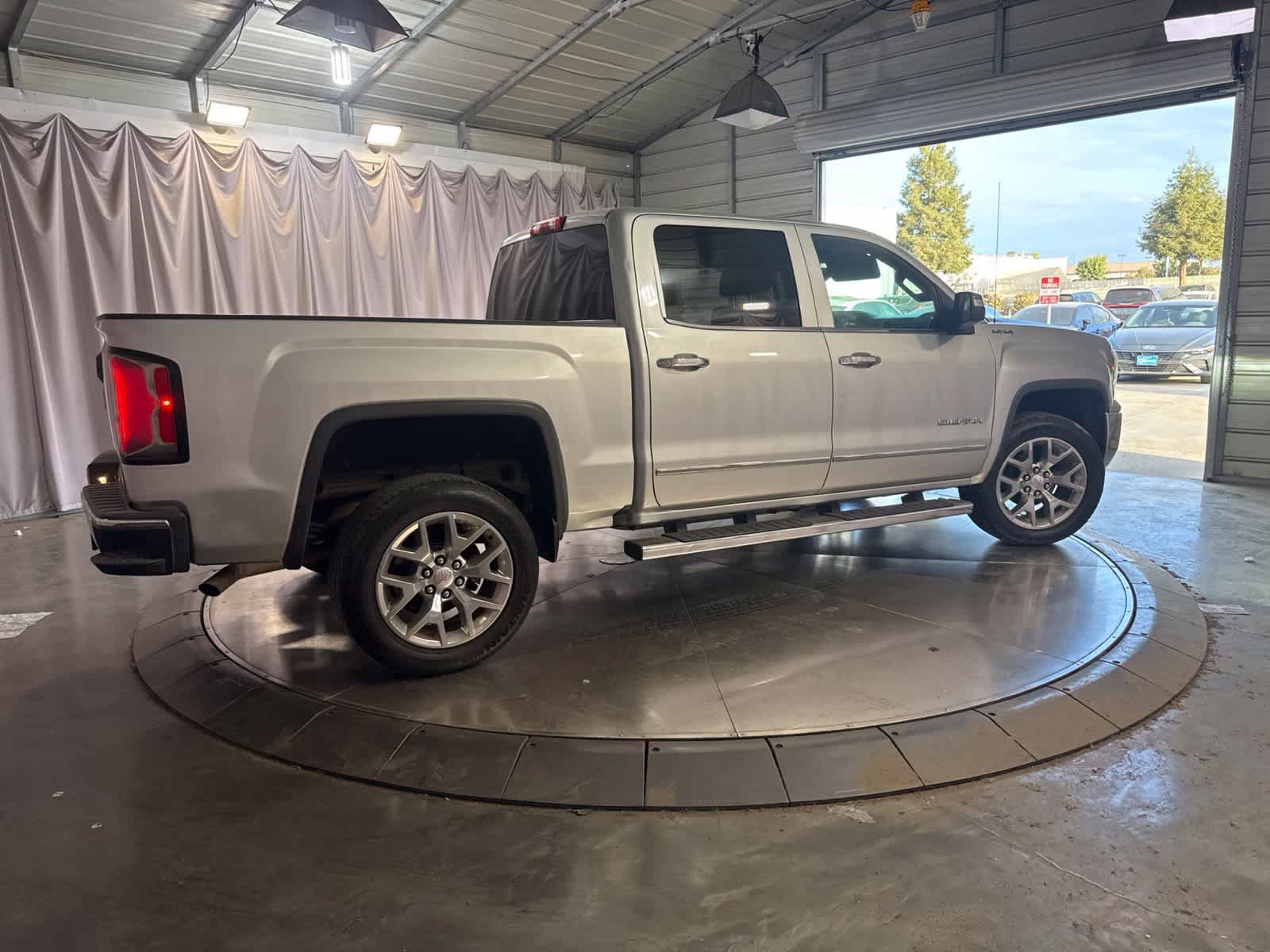 Used 2016 GMC Sierra 1500 SLT w/ SLT Premium Package AWD/4WD image 4