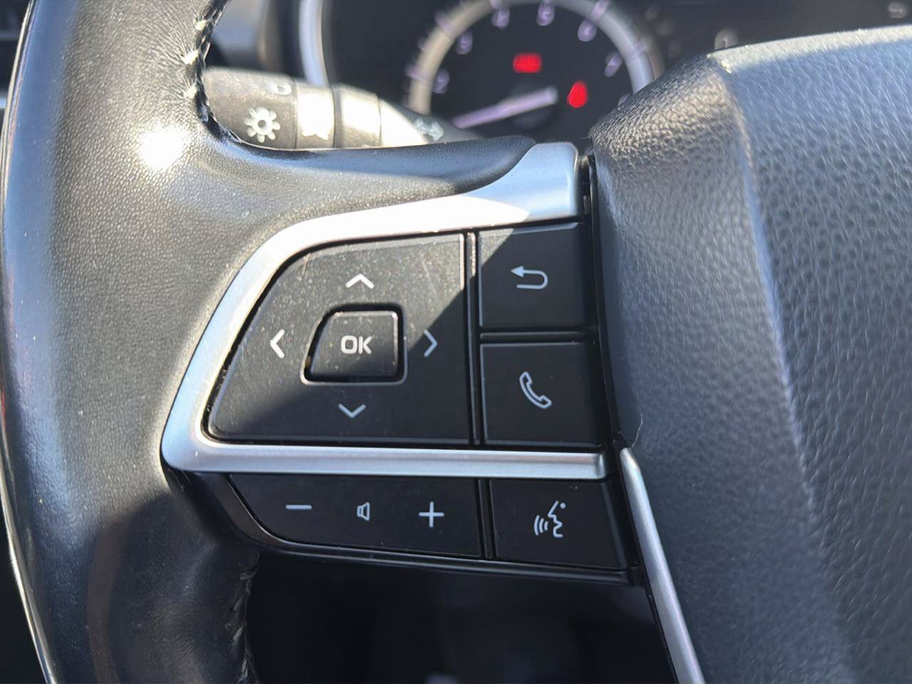 Used 2022 Toyota Highlander XLE AWD/4WD image 15
