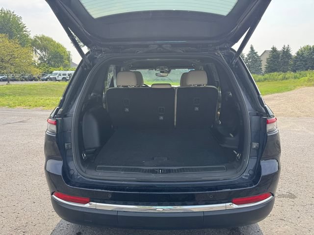 Certified 2023 Jeep Grand Cherokee Limited AWD/4WD image 17