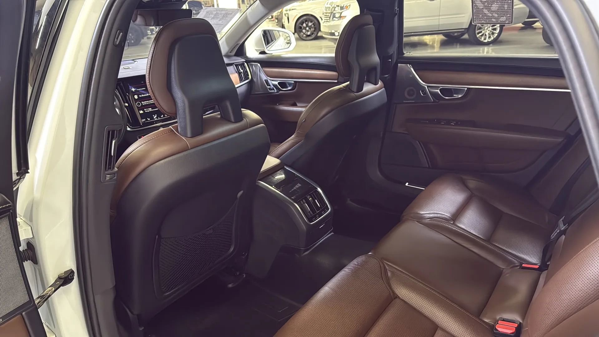 Used 2018 Volvo S90 T6 Inscription image 24