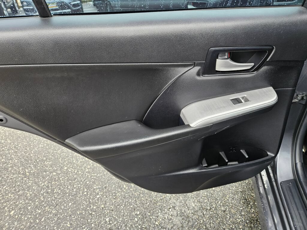 Used 2012 Toyota Camry SE w/ Leather Pkg FWD image 15