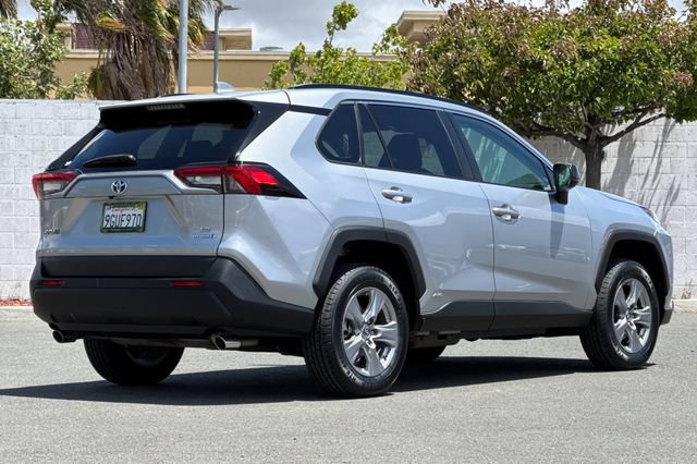 Used 2023 Toyota RAV4 LE AWD/4WD image 4