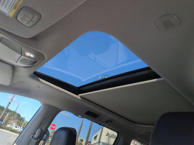 Used 2024 Chrysler Pacifica Limited image 16