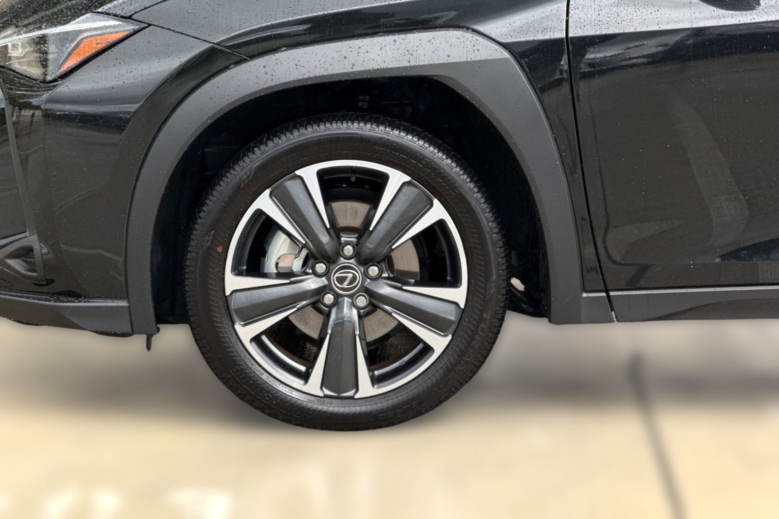 Certified 2025 Lexus UX 300h FWD w/ Accessory Package (Z2) image 13