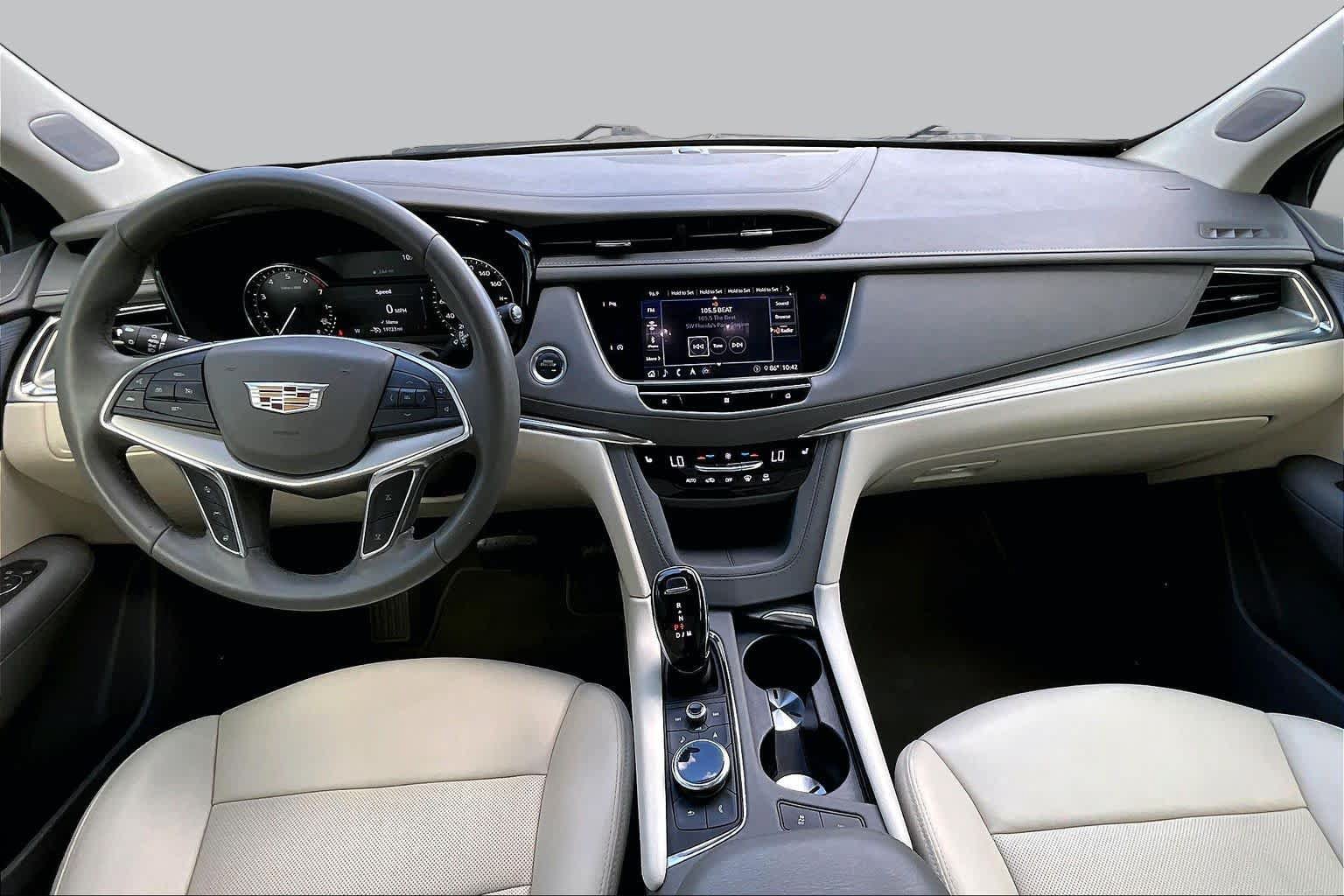 Used 2020 Cadillac XT5 Premium Luxury FWD image 16