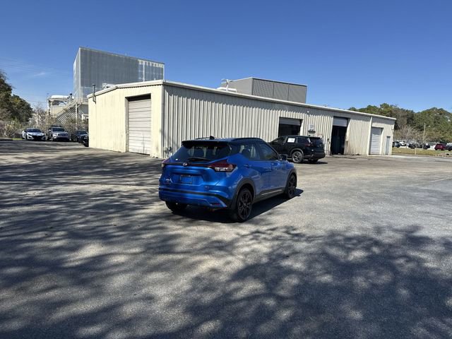 Used 2023 Nissan Kicks SR w/ SR Premium Package FWD image 5