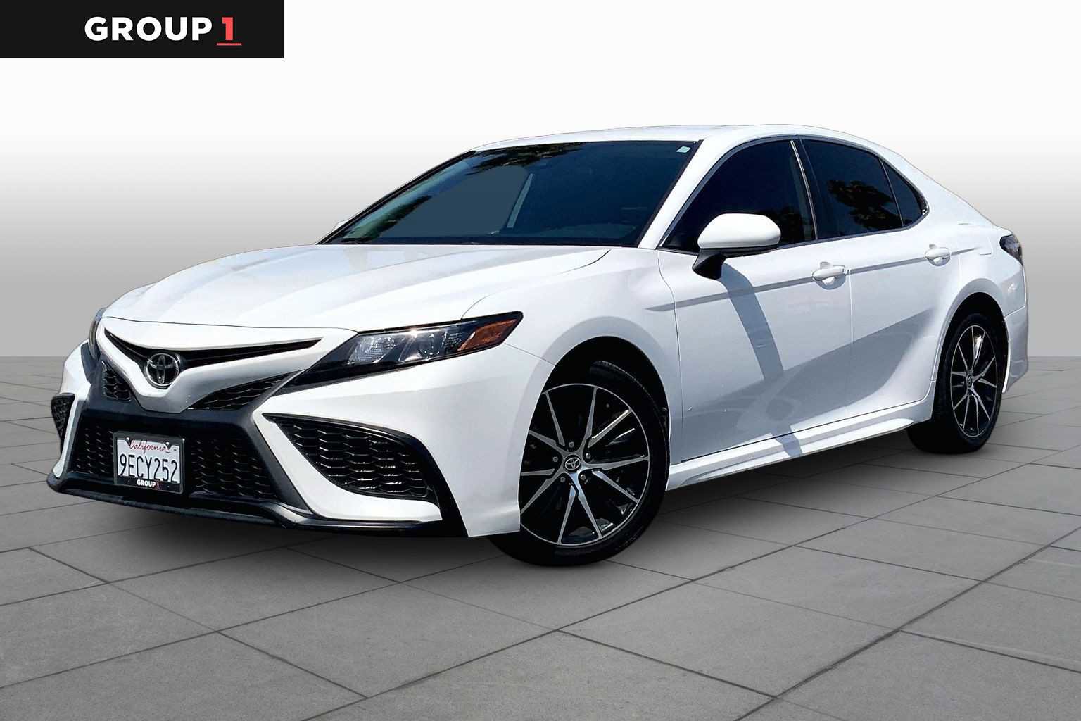 Used 2021 Toyota Camry SE FWD image 1