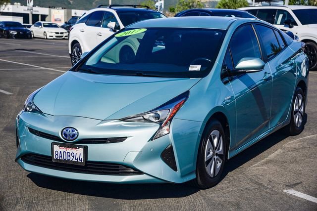 Used 2017 Toyota Prius Three image 3