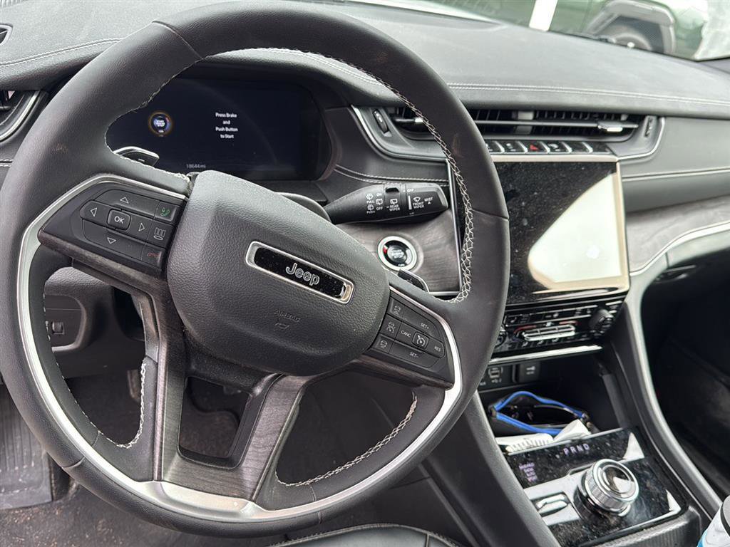 Used 2024 Jeep Grand Cherokee Limited w/ Black Appearance Package image 12