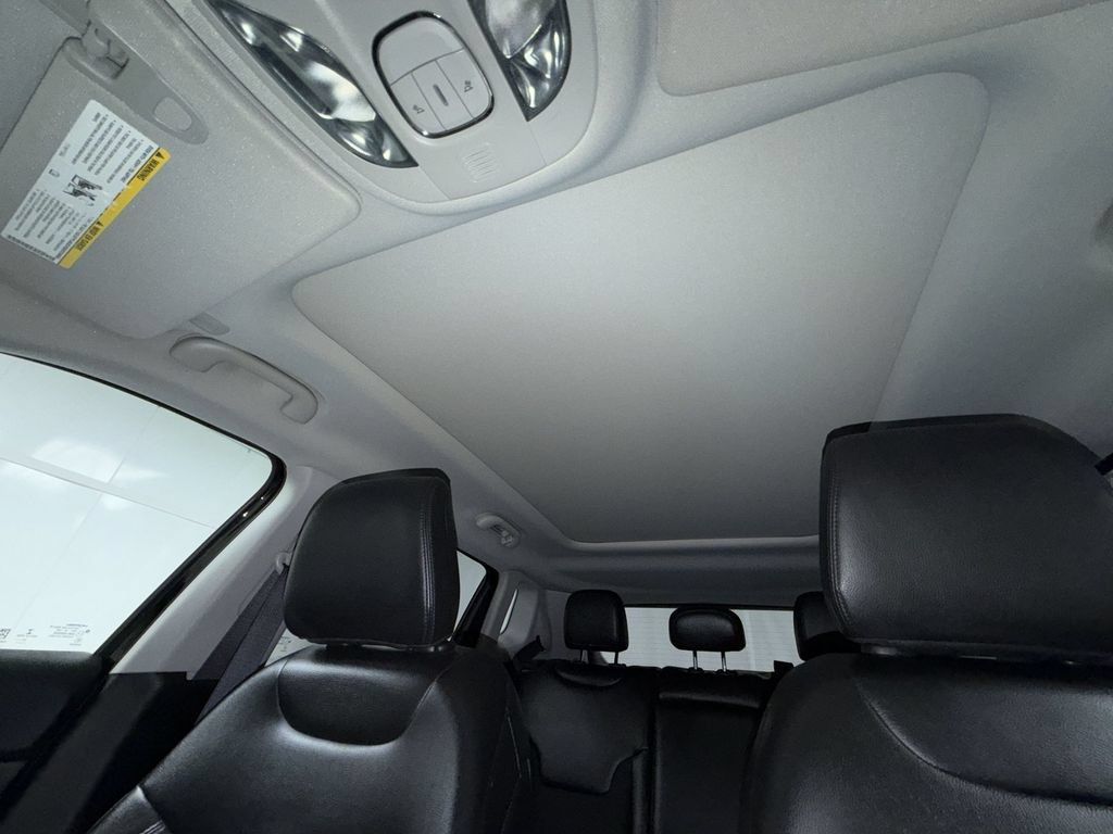 Used 2022 Jeep Compass Latitude w/ Sun and Sound Group AWD/4WD image 23
