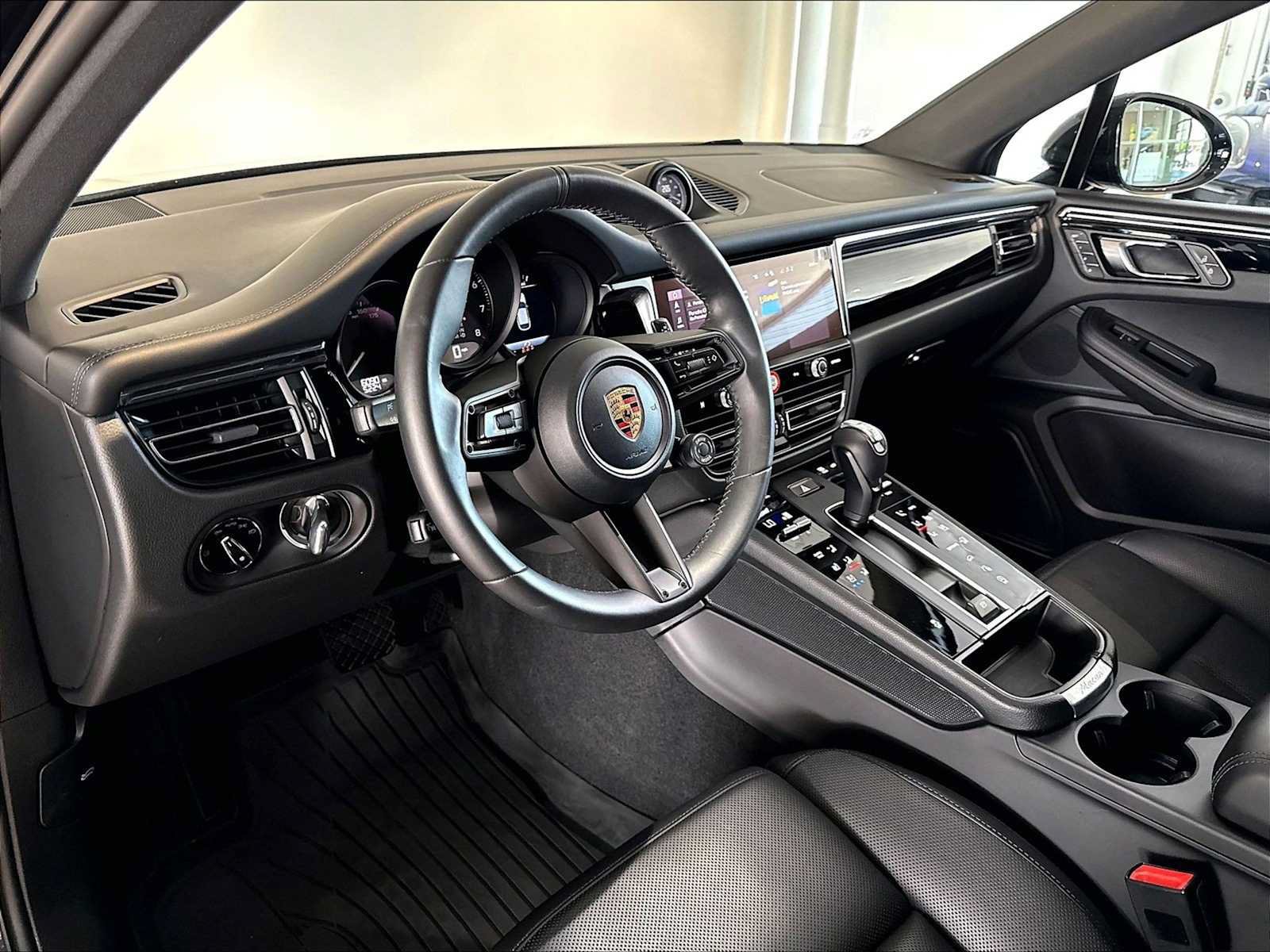 Used 2026 Porsche Macan AWD/4WD image 8