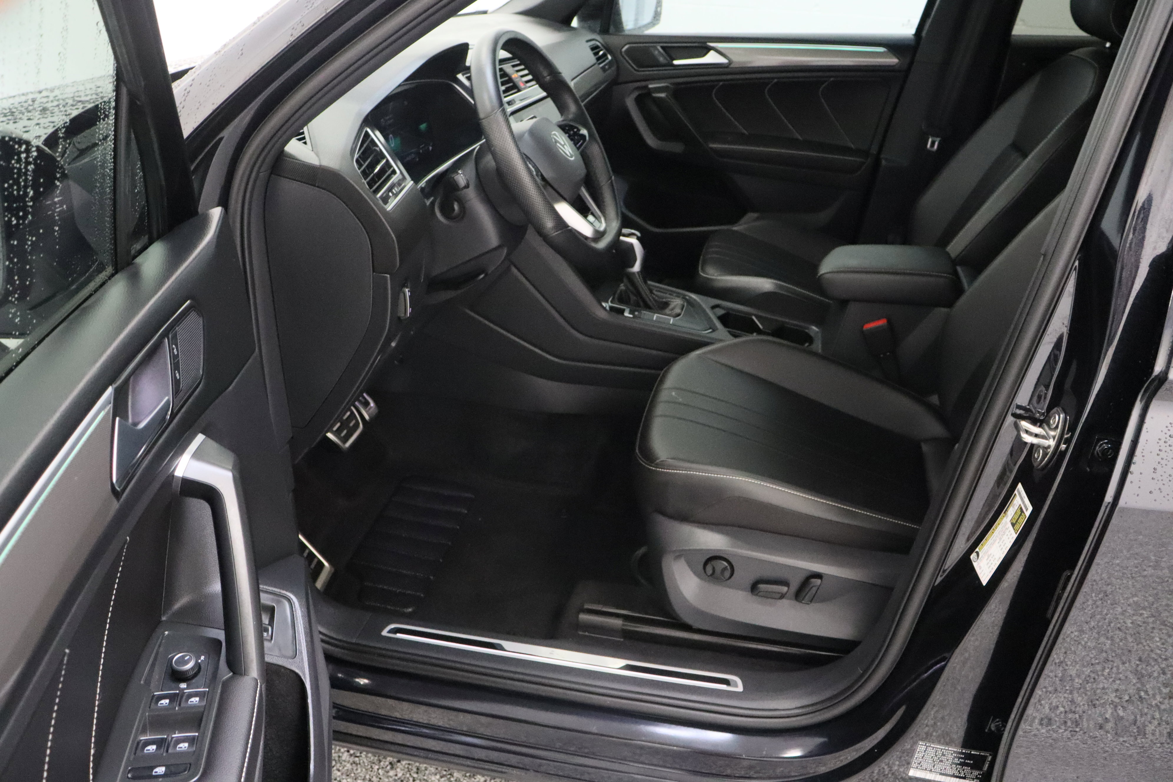 Used 2024 Volkswagen Tiguan SE R-Line FWD image 14