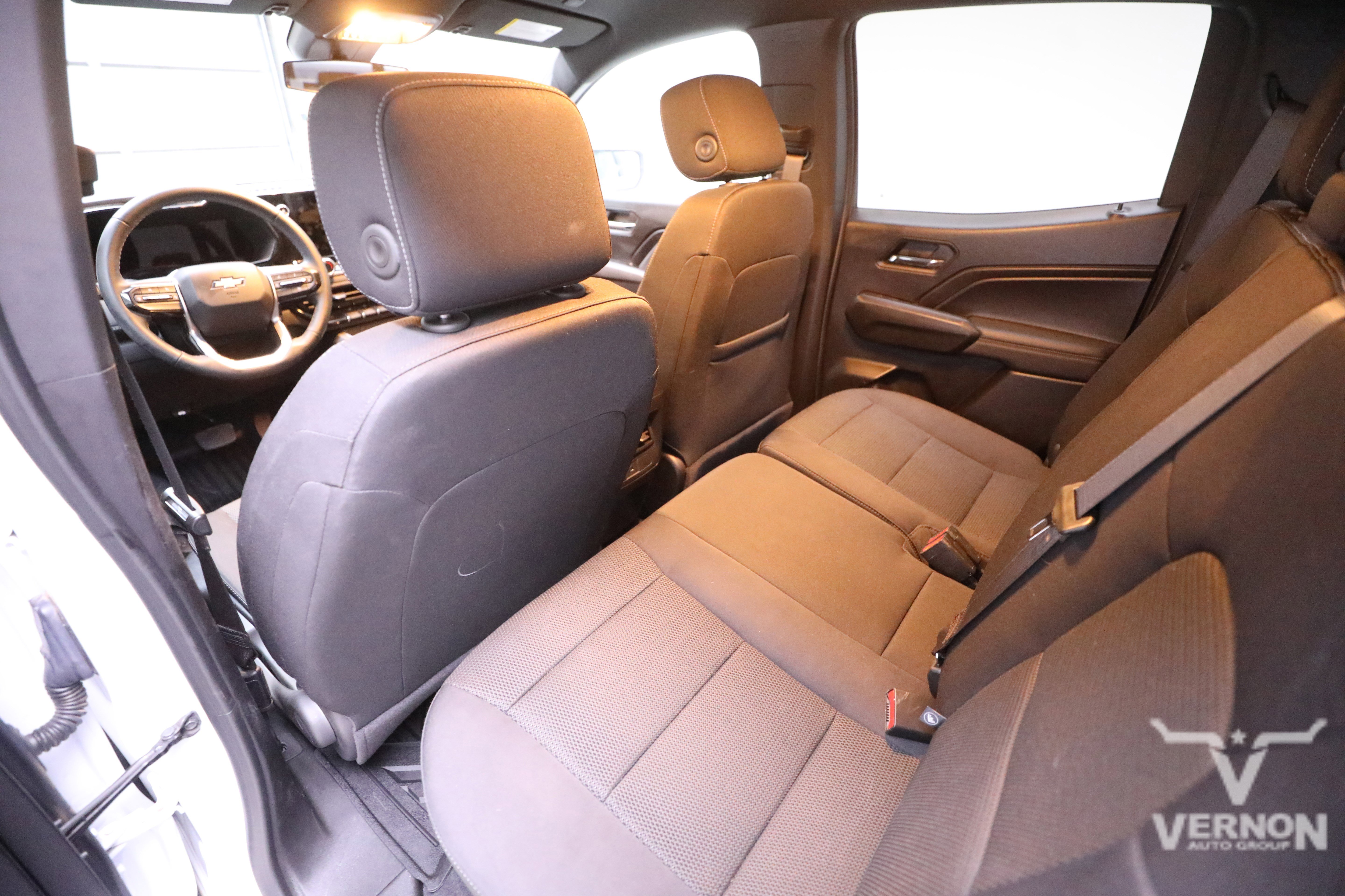 Used 2024 Chevrolet Colorado LT w/ LT Convenience Package image 9