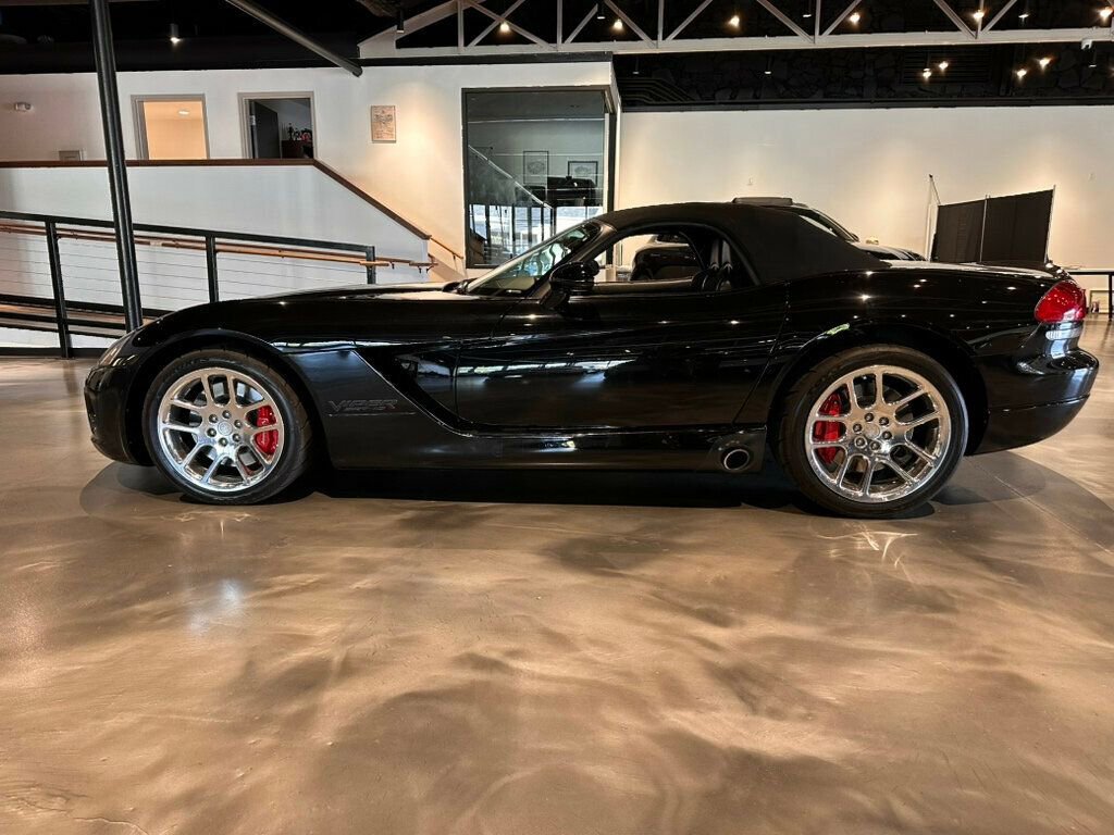 Used 2004 Dodge Viper SRT-10 image 3