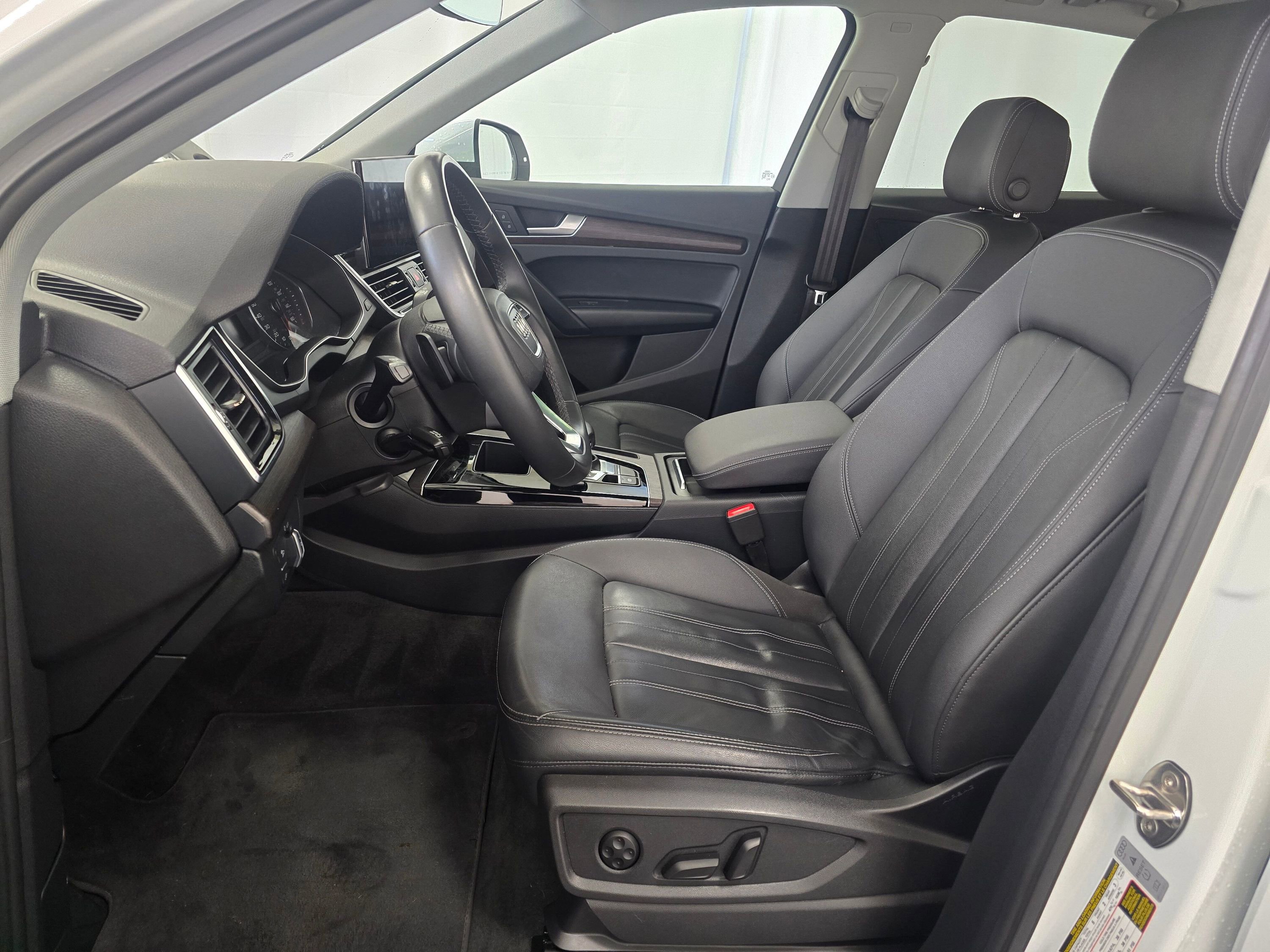 Used 2022 Audi Q5 2.0T Premium w/ Convenience Package image 13