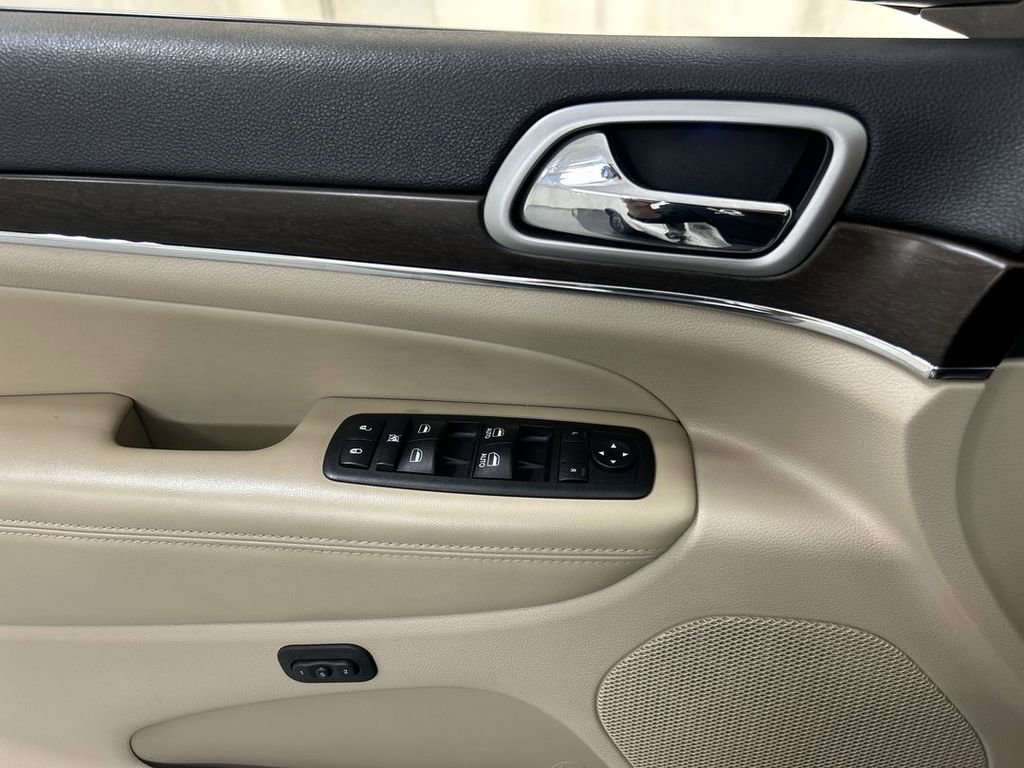 Used 2018 Jeep Grand Cherokee Limited AWD/4WD image 11