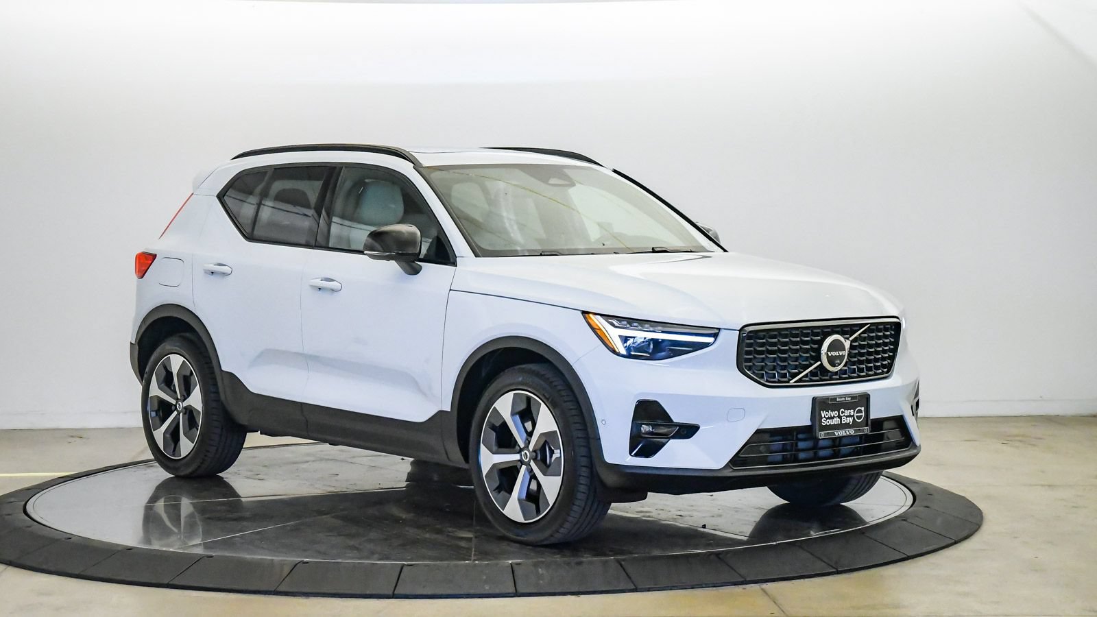 Certified 2026 Volvo XC40 B5 Plus w/ Protection Package Premier AWD/4WD image 6