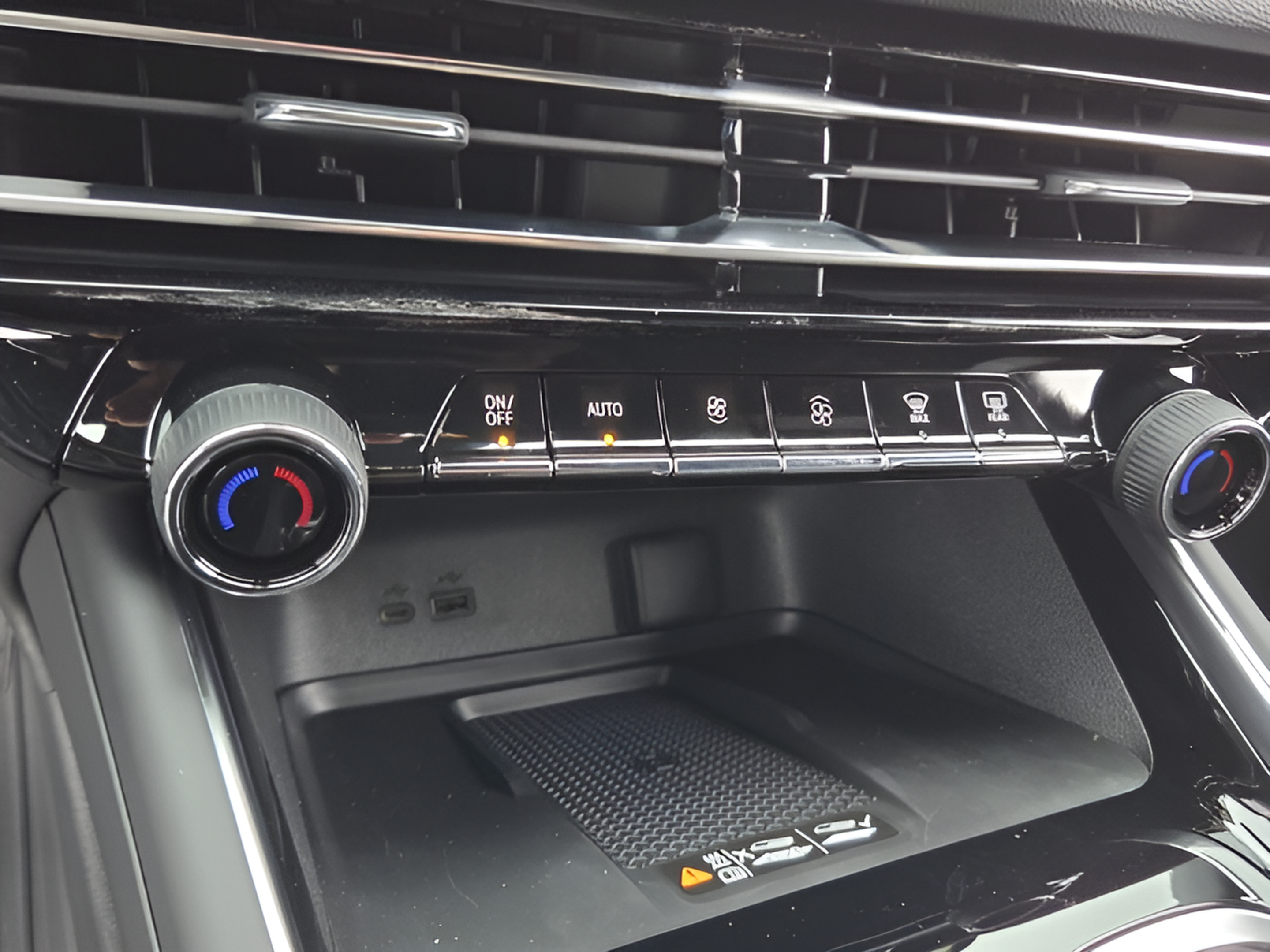 New 2027 Chevrolet Traverse RS w/ LPO, Floor Liner Package FWD image 21