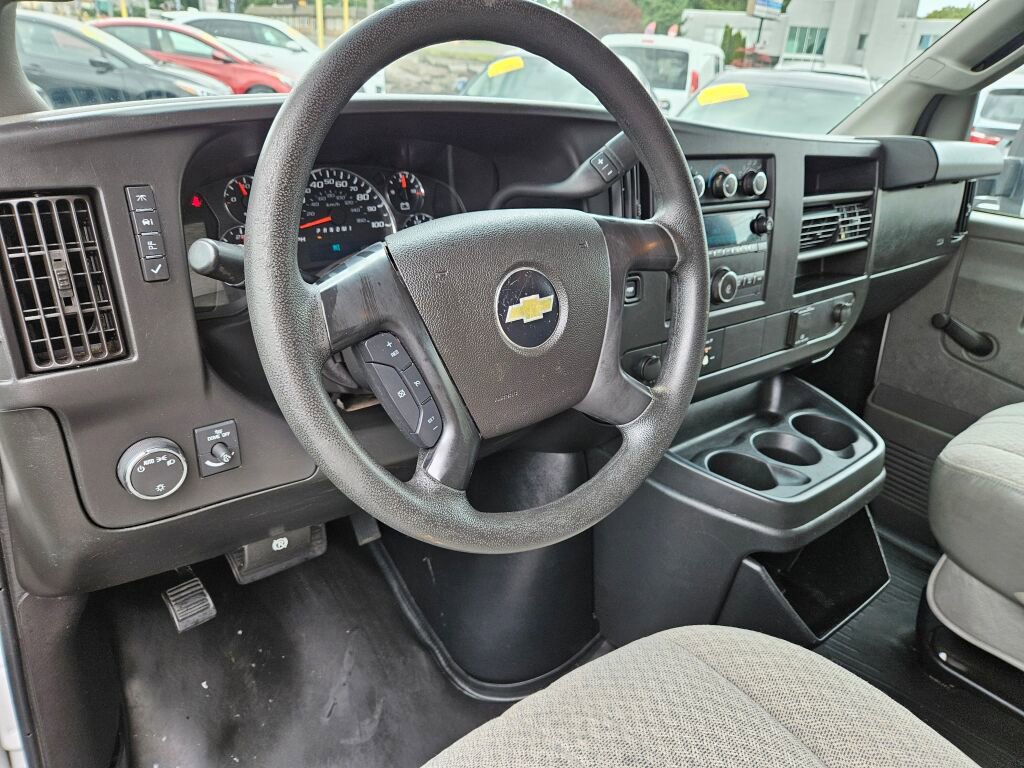 Used 2016 Chevrolet Express 3500 Extended image 13