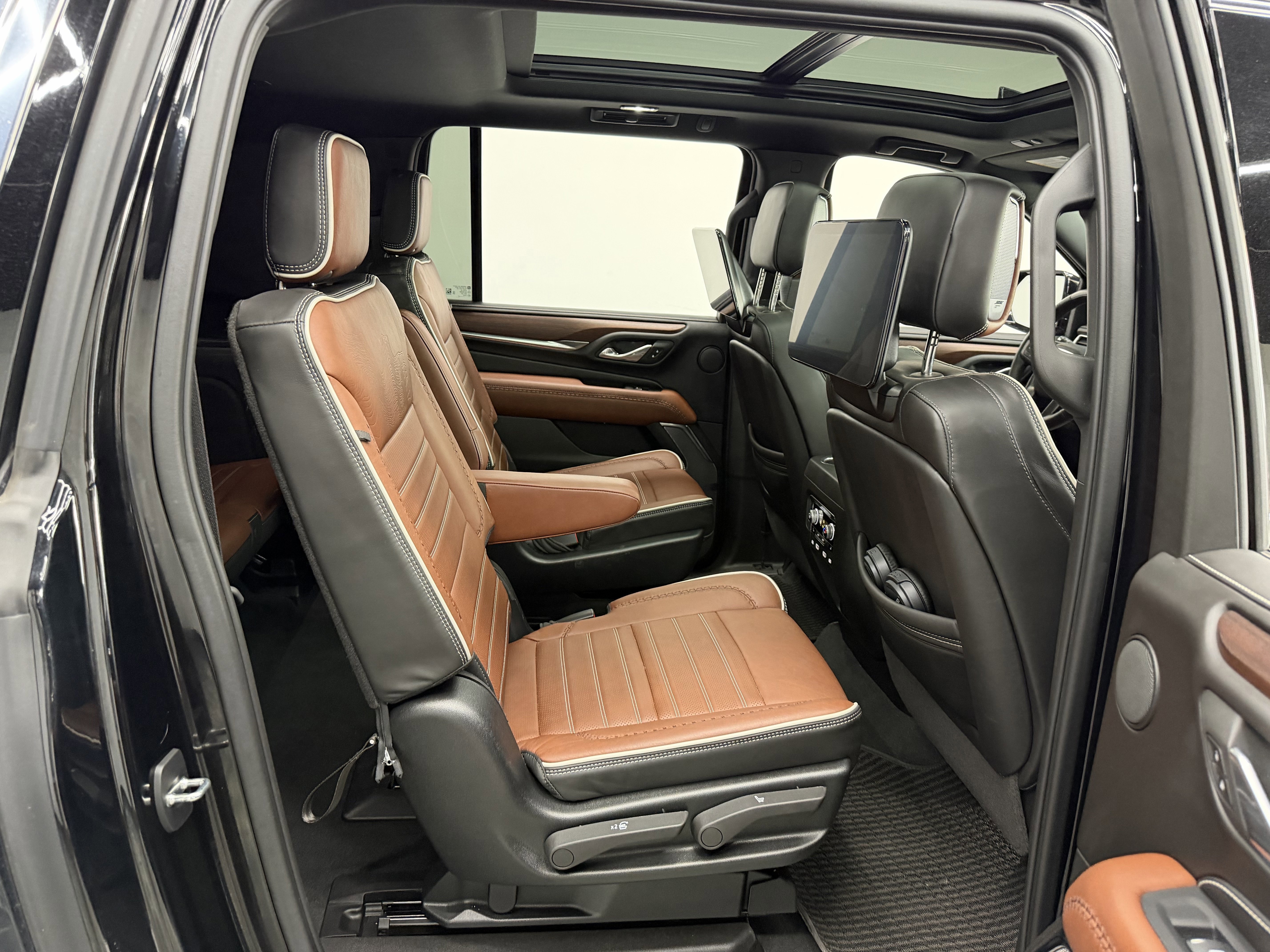 Used 2023 GMC Yukon XL Denali Ultimate w/ LPO, Floor Liner Package image 26