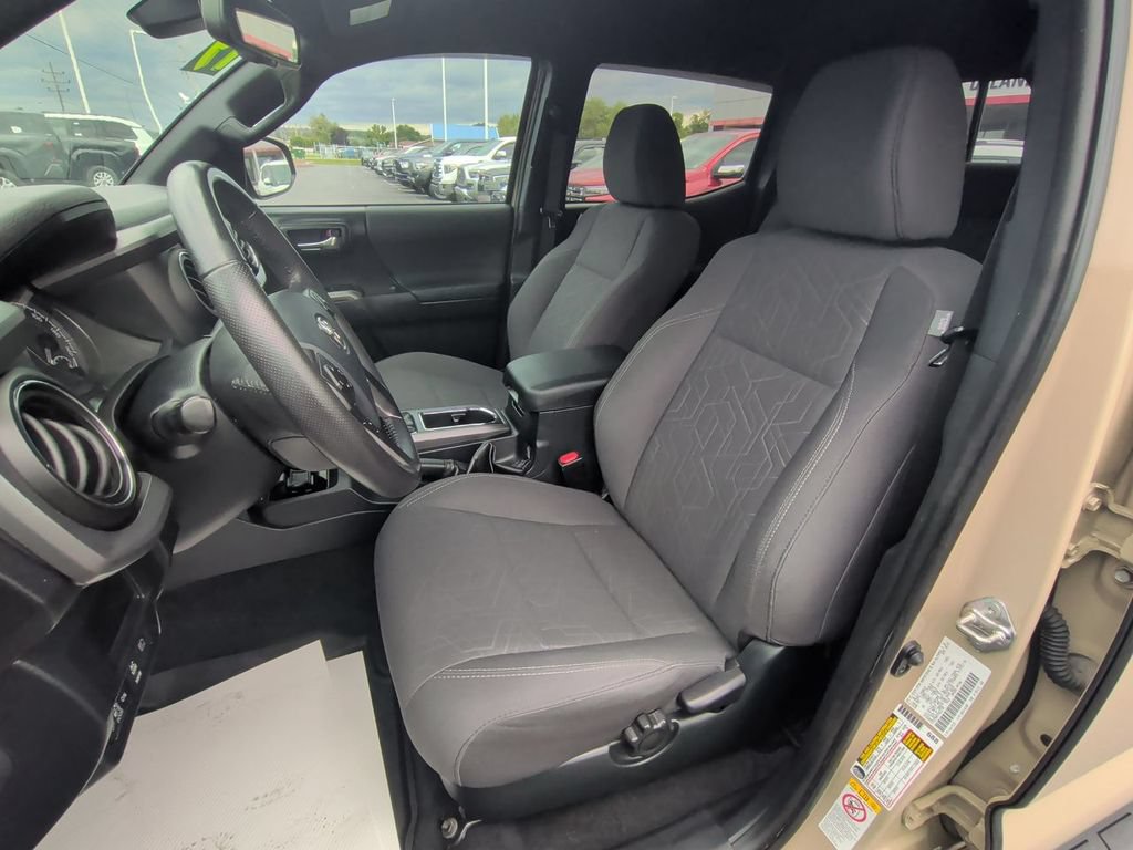Used 2019 Toyota Tacoma TRD Off-Road AWD/4WD image 11