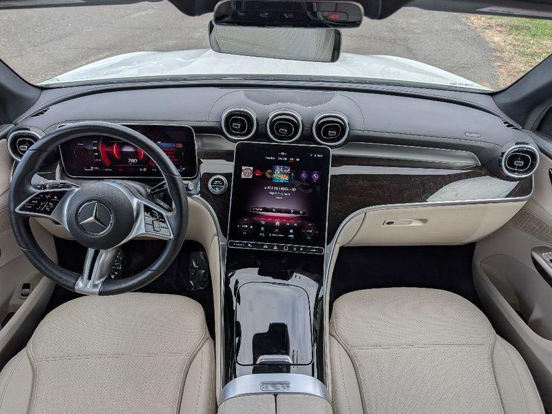 Used 2024 Mercedes-Benz GLC 300 4MATIC image 23