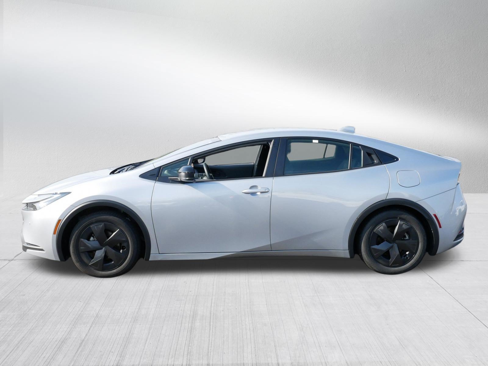 Certified 2025 Toyota Prius LE FWD image 4