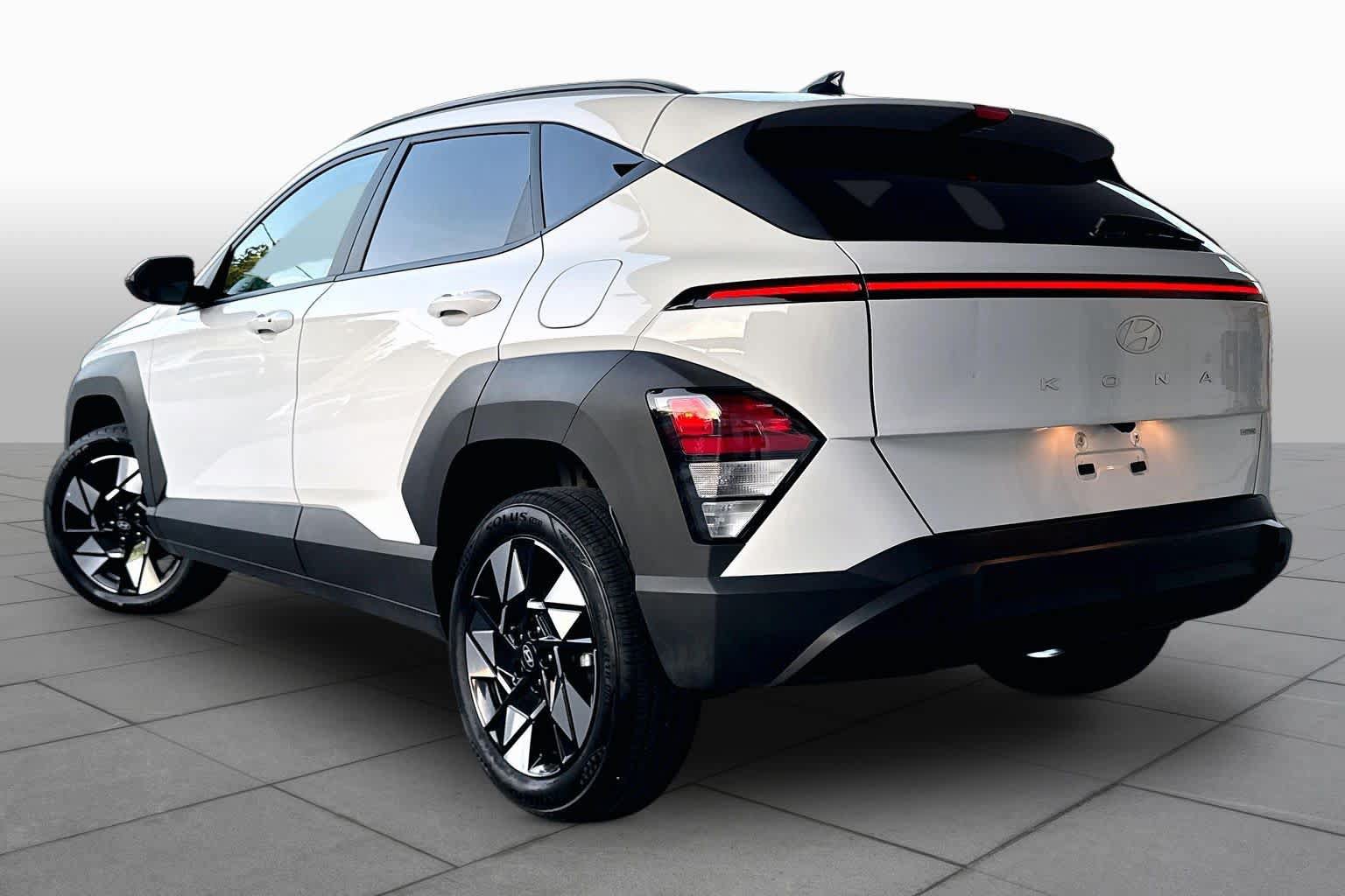 Used 2025 Hyundai Kona SEL AWD/4WD image 12