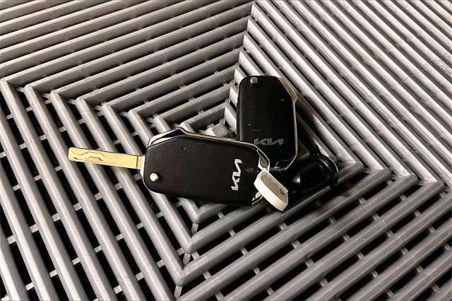Used 2025 Kia Soul LX w/ LX Technology Package image 11