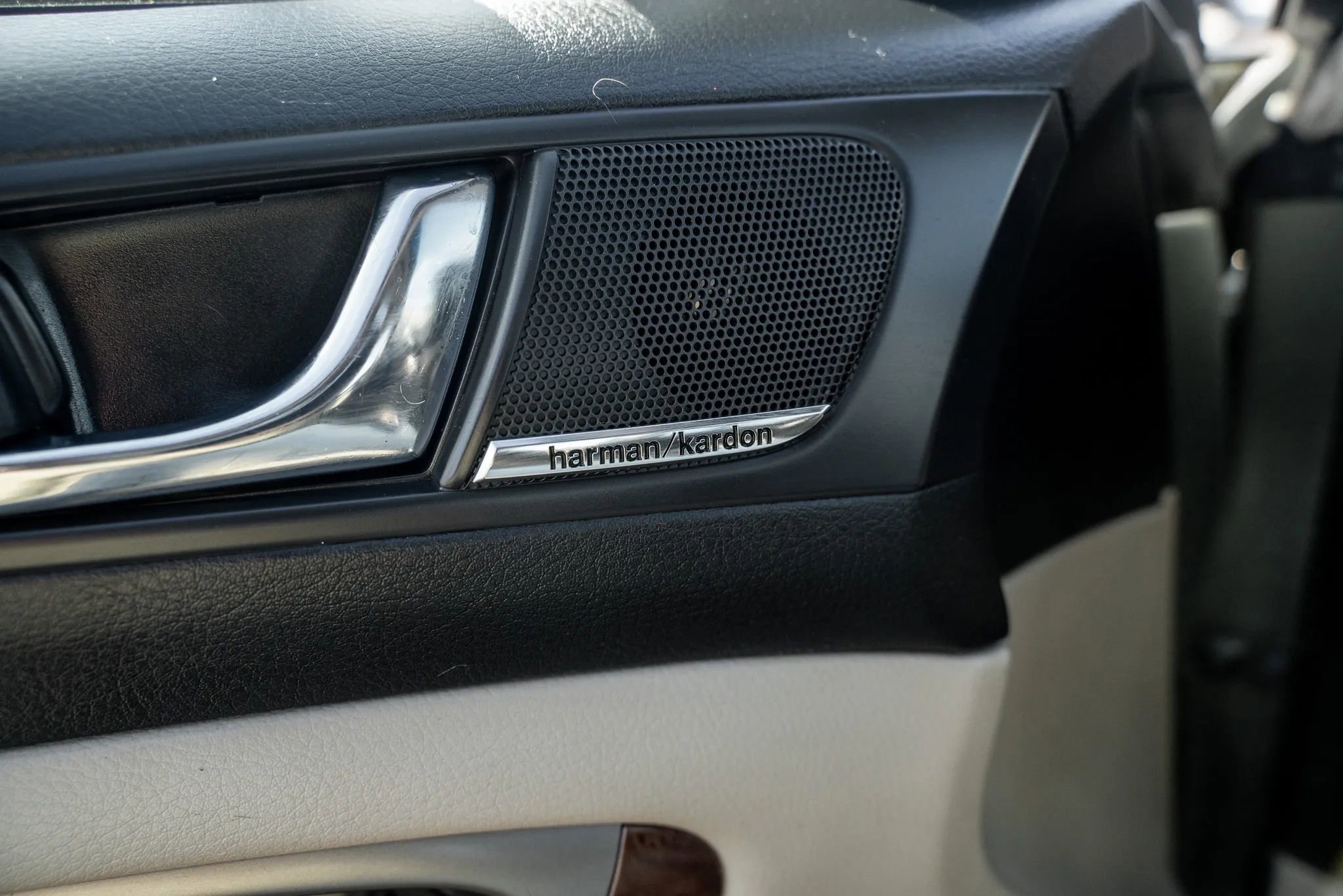 Used 2009 Subaru Outback 3.0R Limited image 17