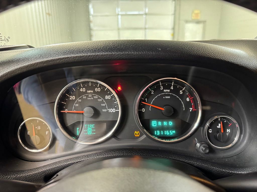 Used 2016 Jeep Wrangler Unlimited Sahara w/ Dual Top Group AWD/4WD image 27