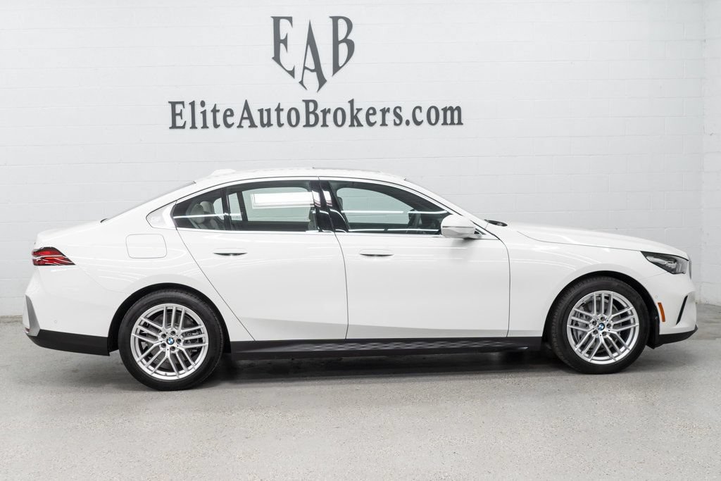 Used 2025 BMW 540i xDrive AWD/4WD image 5