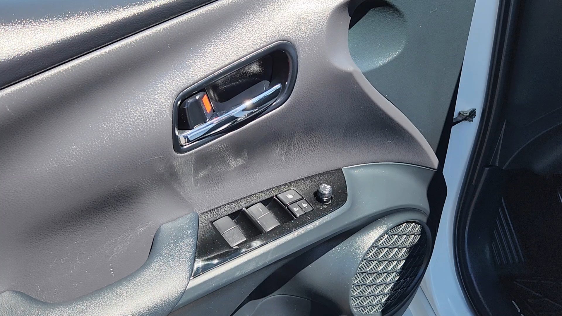 Used 2021 Toyota Prius XLE AWD/4WD image 7