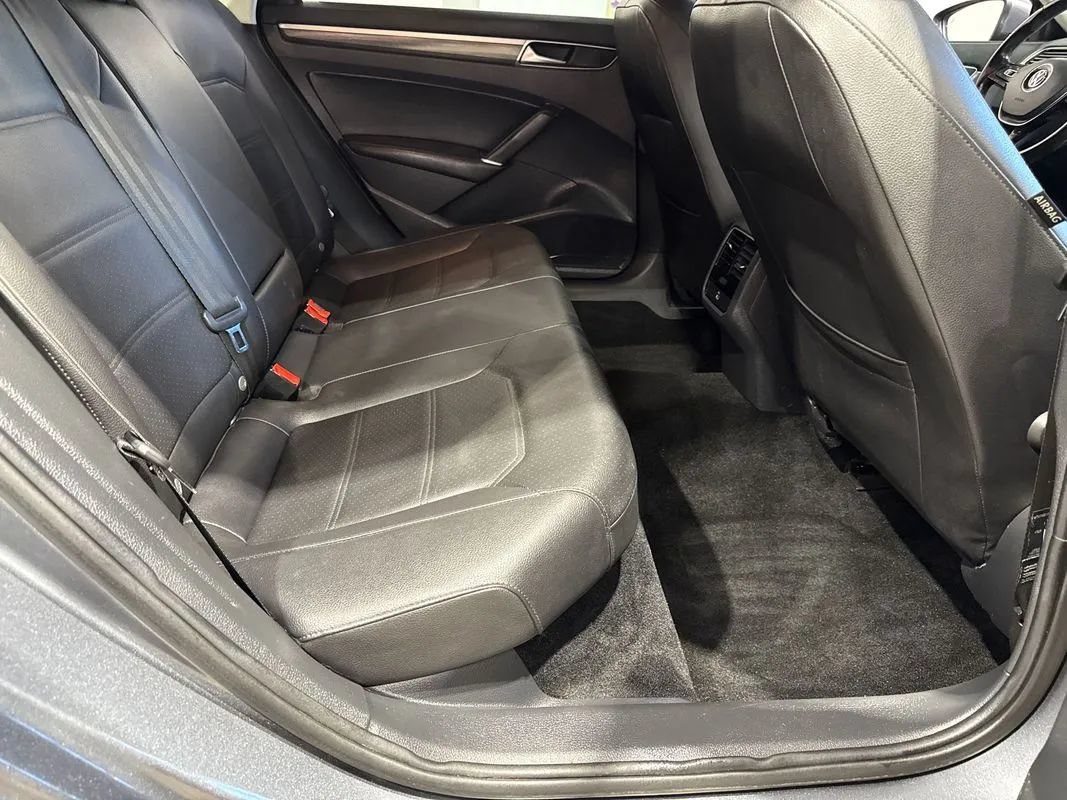 Used 2018 Volkswagen Passat 2.0T SE FWD image 90